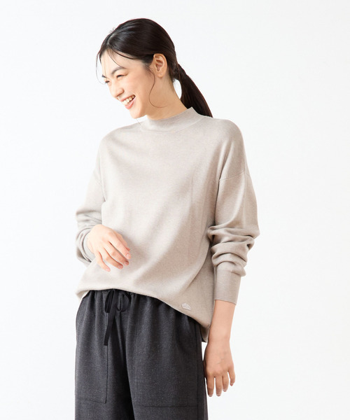 LOGEMENT DE CLAIRE(ロジュモンドクレール)の「モックネックプルオーバー(ニット/セーター・レディース・ベージュ/イエロー/ブルー/ブラック・FREE)」の5枚目の写真