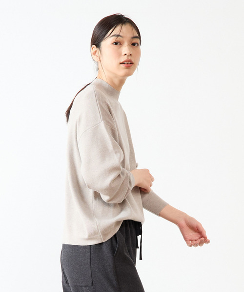 LOGEMENT DE CLAIRE(ロジュモンドクレール)の「モックネックプルオーバー(ニット/セーター・レディース・ベージュ/イエロー/ブルー/ブラック・FREE)」の7枚目の写真