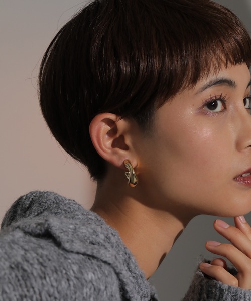 voov(ブーブ)の「メタル ニュアンス ハーフフープ ピアス(ピアス(両耳用)・レディース・シルバー/ゴールド・フリー)」の13枚目の写真