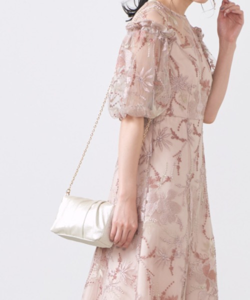 Cupid Heart(キューピッドハート)の「【Cupid Heart】結婚式用!タックデザイン・マグネット式パーティーバッグ(ショルダーバッグ・レディース・ブラック/シルバー/ベージュ・MEDIUM)」の1枚目の写真