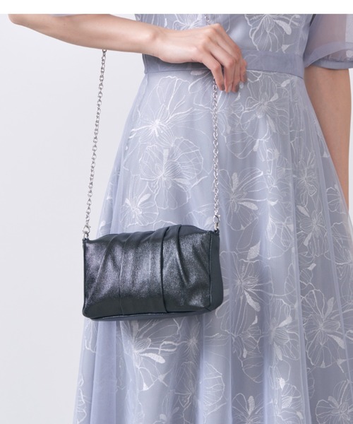 Cupid Heart(キューピッドハート)の「【Cupid Heart】結婚式用!タックデザイン・マグネット式パーティーバッグ(ショルダーバッグ・レディース・ブラック/シルバー/ベージュ・MEDIUM)」の13枚目の写真