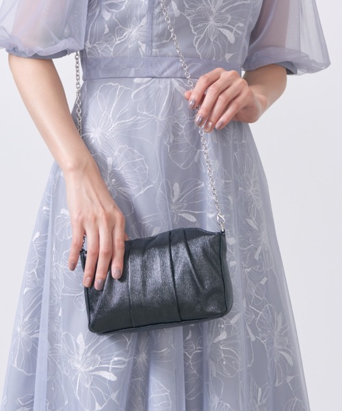 Cupid Heart(キューピッドハート)の「【Cupid Heart】結婚式用!タックデザイン・マグネット式パーティーバッグ(ショルダーバッグ・レディース・ブラック/シルバー/ベージュ・MEDIUM)」の12枚目の写真