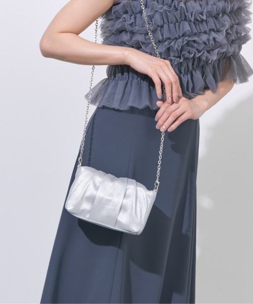 Cupid Heart(キューピッドハート)の「【Cupid Heart】結婚式用!タックデザイン・マグネット式パーティーバッグ(ショルダーバッグ・レディース・ブラック/シルバー/ベージュ・MEDIUM)」の5枚目の写真