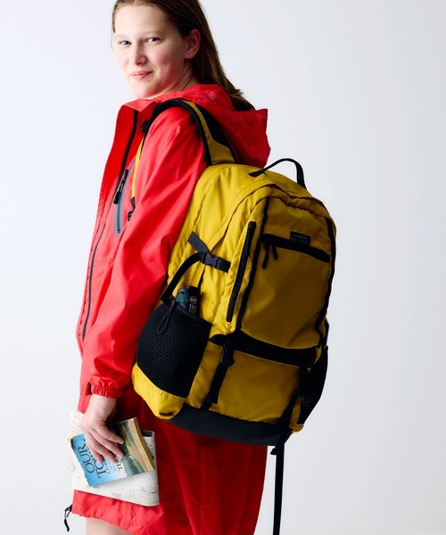 KiU(キウ)の「キウ 大容量LCバックパック(37L)(バックパック/リュック・メンズ・ブラック/イエロー/ブラウン・FREE)」の3枚目の写真