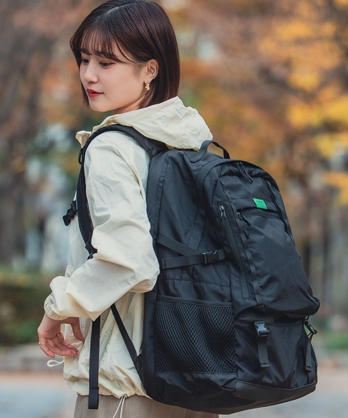 KiU(キウ)の「キウ 大容量LCバックパック(37L)(バックパック/リュック・メンズ・ブラック/イエロー/ブラウン・FREE)」の1枚目の写真