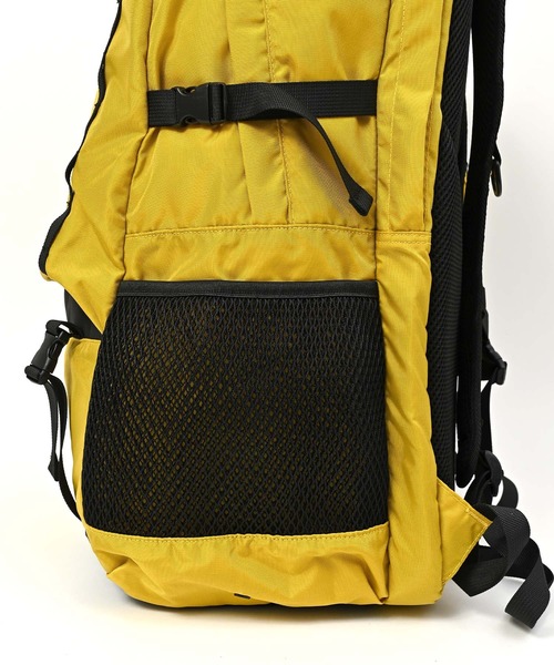 KiU(キウ)の「キウ 大容量LCバックパック(37L)(バックパック/リュック・メンズ・ブラック/イエロー/ブラウン・FREE)」の8枚目の写真