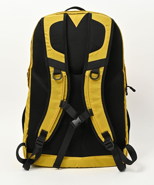 KiU(キウ)の「キウ 大容量LCバックパック(37L)(バックパック/リュック・メンズ・ブラック/イエロー/ブラウン・FREE)」の7枚目の写真