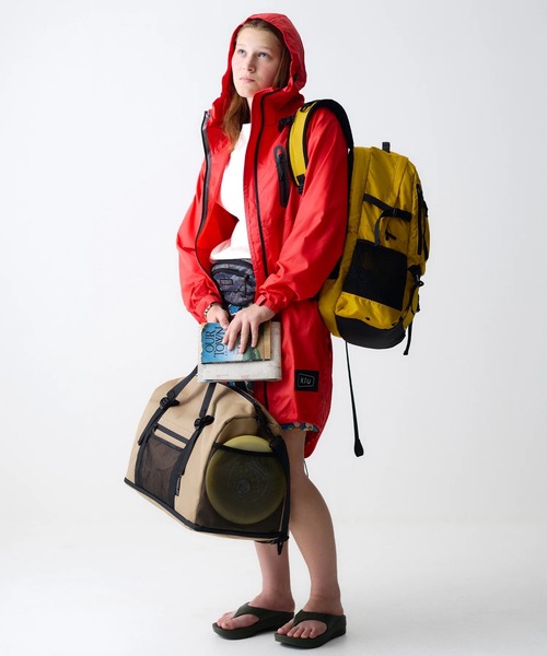 KiU(キウ)の「キウ 大容量LCバックパック(37L)(バックパック/リュック・メンズ・ブラック/イエロー/ブラウン・FREE)」の12枚目の写真