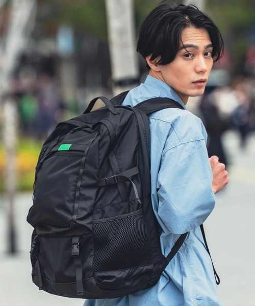 KiU(キウ)の「キウ 大容量LCバックパック(37L)(バックパック/リュック・メンズ・ブラック/イエロー/ブラウン・FREE)」の15枚目の写真