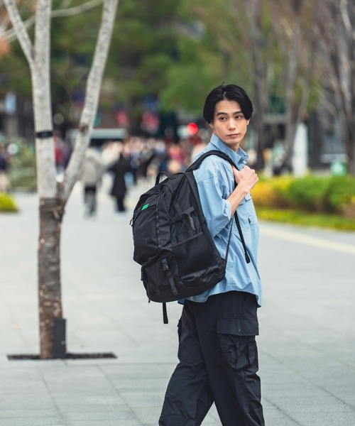 KiU(キウ)の「キウ 大容量LCバックパック(37L)(バックパック/リュック・メンズ・ブラック/イエロー/ブラウン・FREE)」の17枚目の写真