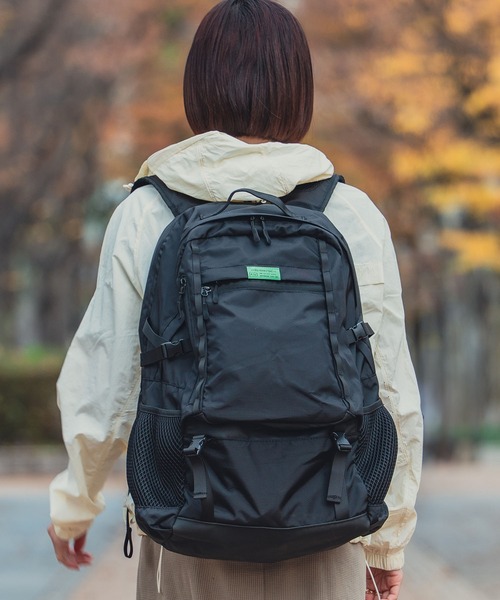 KiU(キウ)の「キウ 大容量LCバックパック(37L)(バックパック/リュック・メンズ・ブラック/イエロー/ブラウン・FREE)」の18枚目の写真