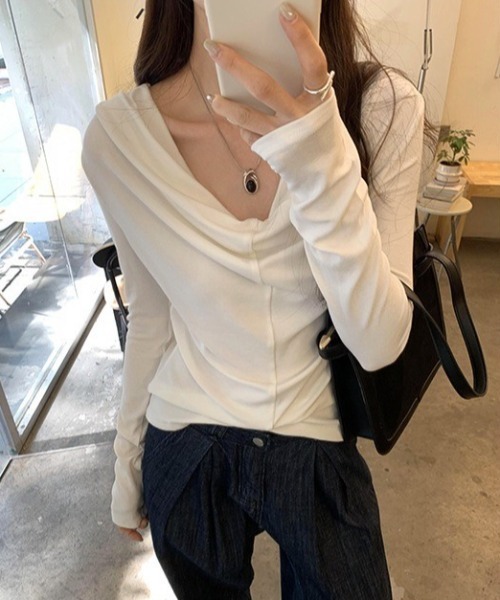 Dream garden(ドリームガーデン)の「ドレープネック&オフショルダー 2wayカシュクールTシャツ(Tシャツ/カットソー・レディース・ブラック/ブラウン/ベージュ/ホワイト/ワインレッド・FREE)」の12枚目の写真