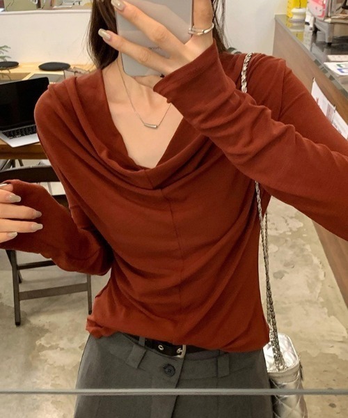 Dream garden(ドリームガーデン)の「ドレープネック&オフショルダー 2wayカシュクールTシャツ(Tシャツ/カットソー・レディース・ブラック/ブラウン/ベージュ/ホワイト/ワインレッド・FREE)」の20枚目の写真