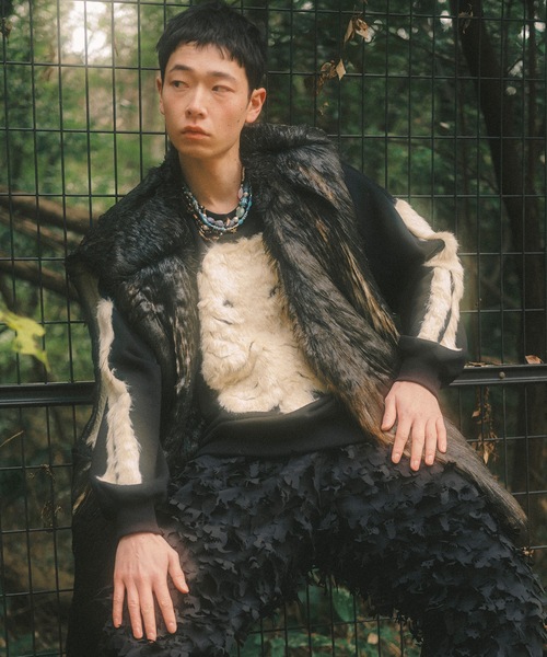 amok（アモク）の「FUR BONDING PULLOVER（スウェット・メンズ・ブラック/ホワイト・S/M/L）」の2枚目の写真