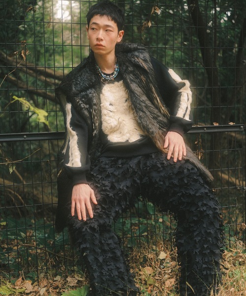 amok（アモク）の「FUR BONDING PULLOVER（スウェット・メンズ・ブラック/ホワイト・S/M/L）」の4枚目の写真