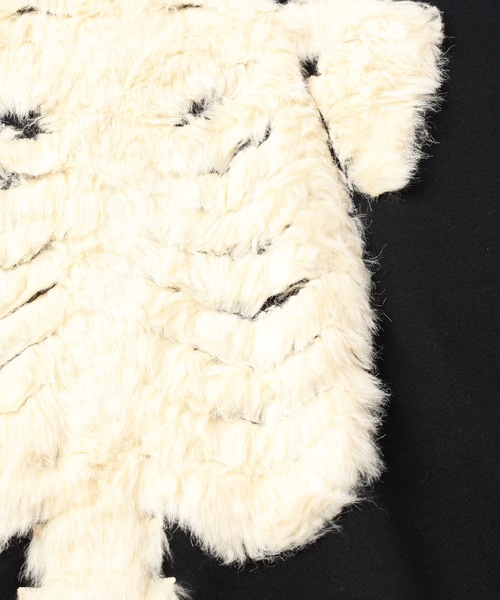 amok（アモク）の「FUR BONDING PULLOVER（スウェット・メンズ・ブラック/ホワイト・S/M/L）」の17枚目の写真