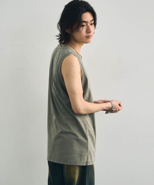 Shoowtime(ショウタイム)の「Pigment dyed oversized tank top / ピグメントダイオーバーサイズタンクトップ(タンクトップ・メンズ・ブラウン系/グレー系/ライトグレー系/ライトグリーン系・X-LARGE/MEDIUM/LARGE)」の13枚目の写真