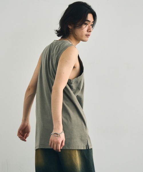 Shoowtime(ショウタイム)の「Pigment dyed oversized tank top / ピグメントダイオーバーサイズタンクトップ(タンクトップ・メンズ・ブラウン系/グレー系/ライトグレー系/ライトグリーン系・X-LARGE/MEDIUM/LARGE)」の12枚目の写真