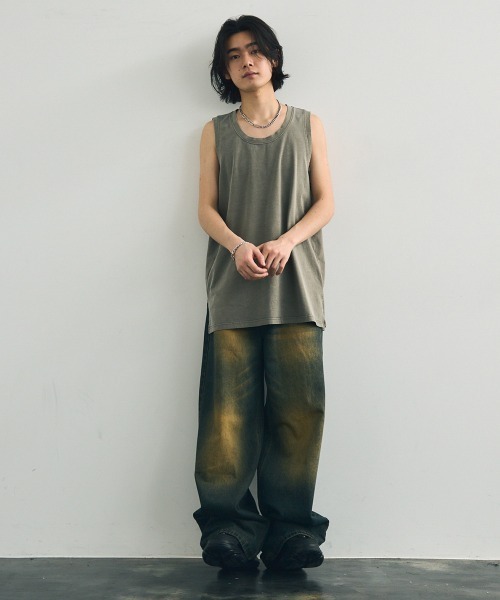 Shoowtime(ショウタイム)の「Pigment dyed oversized tank top / ピグメントダイオーバーサイズタンクトップ(タンクトップ・メンズ・ブラウン系/グレー系/ライトグレー系/ライトグリーン系・X-LARGE/MEDIUM/LARGE)」の9枚目の写真