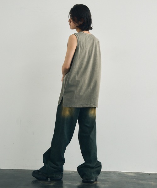 Shoowtime(ショウタイム)の「Pigment dyed oversized tank top / ピグメントダイオーバーサイズタンクトップ(タンクトップ・メンズ・ブラウン系/グレー系/ライトグレー系/ライトグリーン系・X-LARGE/MEDIUM/LARGE)」の5枚目の写真
