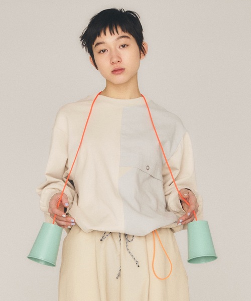 sneeuw(スニュウ)の「エンベローププルオーバー(Tシャツ/カットソー・レディース・ブラック/ベージュ・1/3)」の1枚目の写真