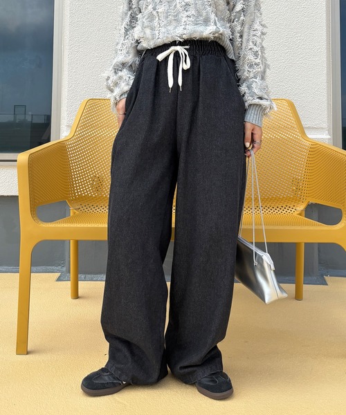 ISOOK（アイスー）の「【ISOOK / アイスー】リラックスワイドデニム / イージーパンツ ビックシルエット カーブ バレル ウエストゴム ウエストギャザー ハイウエスト ドロスト 総ゴム インディゴブルー ライトブルー ブラック 黒 ZOZOTOWN限定（デニムパンツ・レディース・ブラック/ライトブルー/ブルー・FREE）」の2枚目の写真