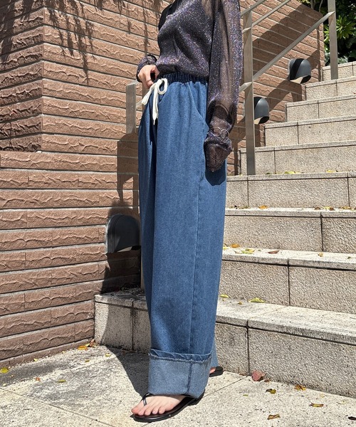 ISOOK（アイスー）の「【ISOOK / アイスー】リラックスワイドデニム / イージーパンツ ビックシルエット カーブ バレル ウエストゴム ウエストギャザー ハイウエスト ドロスト 総ゴム インディゴブルー ライトブルー ブラック 黒 ZOZOTOWN限定（デニムパンツ・レディース・ブラック/ライトブルー/ブルー・FREE）」の9枚目の写真