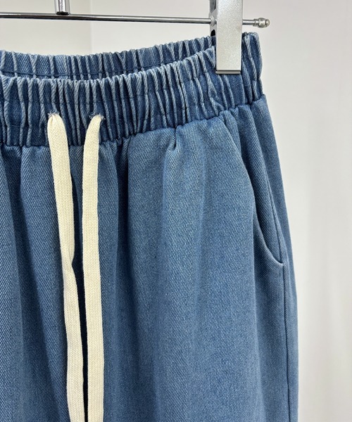 ISOOK（アイスー）の「【ISOOK / アイスー】リラックスワイドデニム / イージーパンツ ビックシルエット カーブ バレル ウエストゴム ウエストギャザー ハイウエスト ドロスト 総ゴム インディゴブルー ライトブルー ブラック 黒 ZOZOTOWN限定（デニムパンツ・レディース・ブラック/ライトブルー/ブルー・FREE）」の14枚目の写真