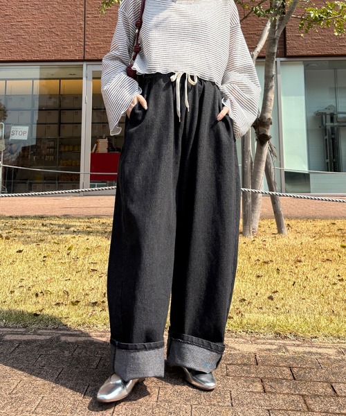 ISOOK（アイスー）の「【ISOOK / アイスー】リラックスワイドデニム / イージーパンツ ビックシルエット カーブ バレル ウエストゴム ウエストギャザー ハイウエスト ドロスト 総ゴム インディゴブルー ライトブルー ブラック 黒 ZOZOTOWN限定（デニムパンツ・レディース・ブラック/ライトブルー/ブルー・FREE）」の4枚目の写真