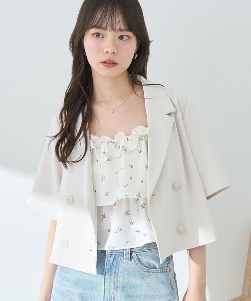 earth music&ecology(アースミュージックアンドエコロジー)の「ショートテーラードジャケット(テーラードジャケット・レディース・アイボリー/サックスブルー/ブラック・FREE)」の1枚目の写真