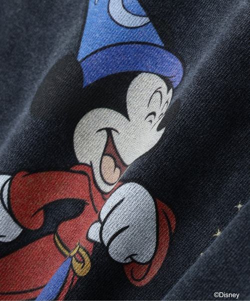 Disney（ディズニー）の「《Disney Collection》FANTASIA / MICKEY MOUSE / BROOM T-SHIRT / AVIREXWOMAN（Tシャツ/カットソー・レディース・チャコール/オフホワイト・FREE）」の4枚目の写真