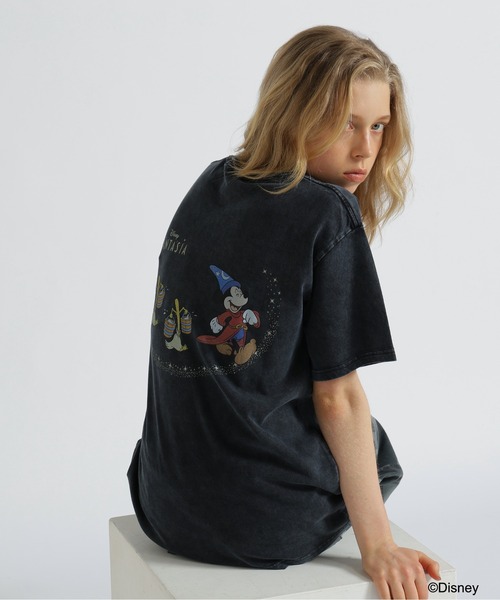 Disney（ディズニー）の「《Disney Collection》FANTASIA / MICKEY MOUSE / BROOM T-SHIRT / AVIREXWOMAN（Tシャツ/カットソー・レディース・チャコール/オフホワイト・FREE）」の16枚目の写真