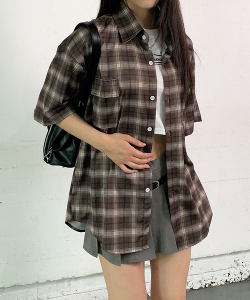 lilful(リルフル)の「Y2Kチェック柄ビッグシャツ ユニセックス(シャツ/ブラウス・レディース・ホワイト/ブラウン/ブラック・L/M)」の3枚目の写真