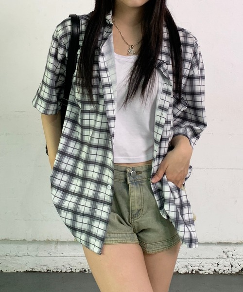 lilful(リルフル)の「Y2Kチェック柄ビッグシャツ ユニセックス(シャツ/ブラウス・レディース・ホワイト/ブラウン/ブラック・L/M)」の1枚目の写真