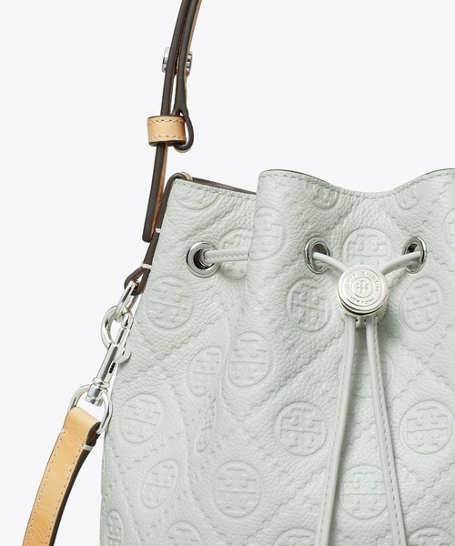 TORY BURCH(トリーバーチ)の「Tモノグラム ペブル バケットバッグ(ショルダーバッグ・レディース・ライトグレー/サンドベージュ/ホワイト・ONE SIZE)」の5枚目の写真