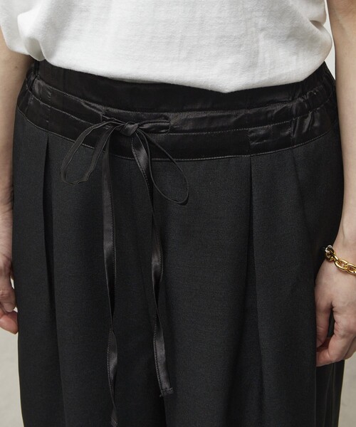 Firsthand(ファーストハンド)の「Firsthand/ファーストハンド 機能性素材 リネンライク バイカラー イージーパンツ / ウォッシャブル / 接触冷感(その他パンツ・レディース・ベージュ/ブラック/ブルーグリーン・MEDIUM/SMALL)」の17枚目の写真