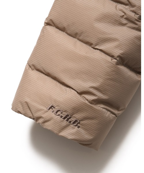 F.C.Real Bristol（エフシーレアルブリストル）の「EXPEDITION DOWN JACKET（ダウンジャケット/コート・メンズ・ベージュ/セージグリーン/ブラック・X-LARGE/LARGE/MEDIUM/SMALL/XX-LARGE）」の10枚目の写真