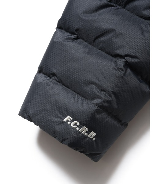 F.C.Real Bristol（エフシーレアルブリストル）の「EXPEDITION DOWN JACKET（ダウンジャケット/コート・メンズ・ベージュ/セージグリーン/ブラック・X-LARGE/LARGE/MEDIUM/SMALL/XX-LARGE）」の22枚目の写真