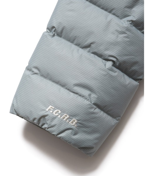 F.C.Real Bristol（エフシーレアルブリストル）の「EXPEDITION DOWN JACKET（ダウンジャケット/コート・メンズ・ベージュ/セージグリーン/ブラック・X-LARGE/LARGE/MEDIUM/SMALL/XX-LARGE）」の16枚目の写真