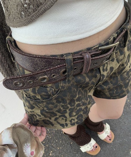 almo(アルモ)の「【LAMPOON】レオパード柄ホットパンツ(その他パンツ・レディース・ベージュ・SMALL/MEDIUM/LARGE)」の5枚目の写真