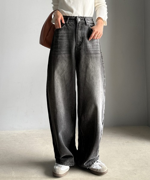 classicalelf（クラシカルエルフ）の「こなれ感抜群の1本。ゆったりシルエットカーブデニムエッグパンツ（デニムパンツ・レディース・ワンウォッシュ/ブルー/ブラウン/ブラック・X-LARGE/SMALL/MEDIUM/LARGE）」の5枚目の写真