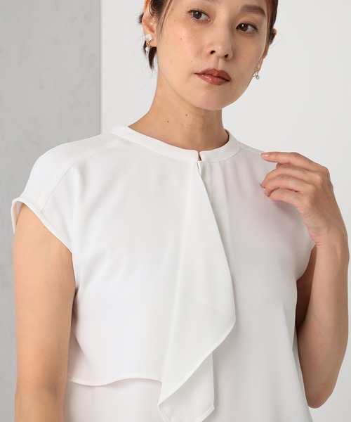GALLORIA(ギャローリア)の「接触冷感 アシメラッフルブラウス(シャツ/ブラウス・レディース・ネイビー/ホワイト/ライトグレー・S/M/L/LL)」の5枚目の写真