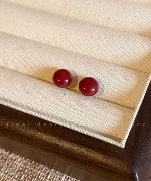 yu-ka（ユーカ）の「YU-KA:レトロボールスタッドピアス retro ball stud pierce（ピアス（両耳用）・レディース・レッド・FREE）」の2枚目の写真
