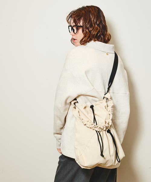 Uhr フリルハンドル ショルダーバッグ ○SOEUR/フリルハンドルショルダーバッグ/2WAY/A4サイズ対応