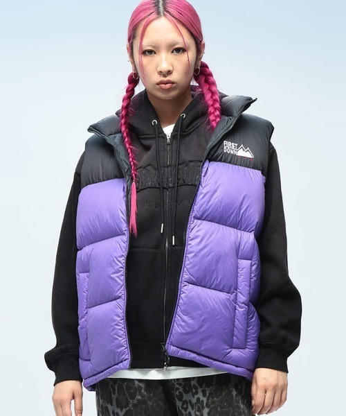 FIRST DOWN(ファーストダウン)の「パッカブル フルジップ ダウンベスト FDUSA LIGHT BUBBLE DOWN VEST F942012(ダウンベスト・メンズ・パープル/ブラック・LL/L/M)」の1枚目の写真
