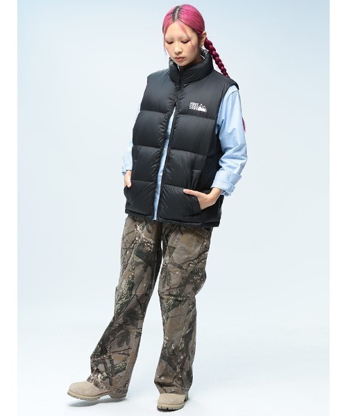 FIRST DOWN(ファーストダウン)の「パッカブル フルジップ ダウンベスト FDUSA LIGHT BUBBLE DOWN VEST F942012(ダウンベスト・メンズ・パープル/ブラック・LL/L/M)」の3枚目の写真