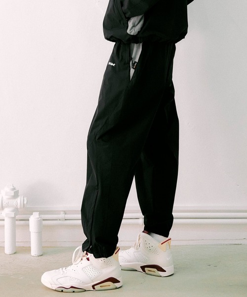 NOISE MAKER(ノイズメーカー)の「ナイロントラックパンツ【MADE IN JAPAN】(その他パンツ・メンズ・ブラック×グレー・L)」の1枚目の写真