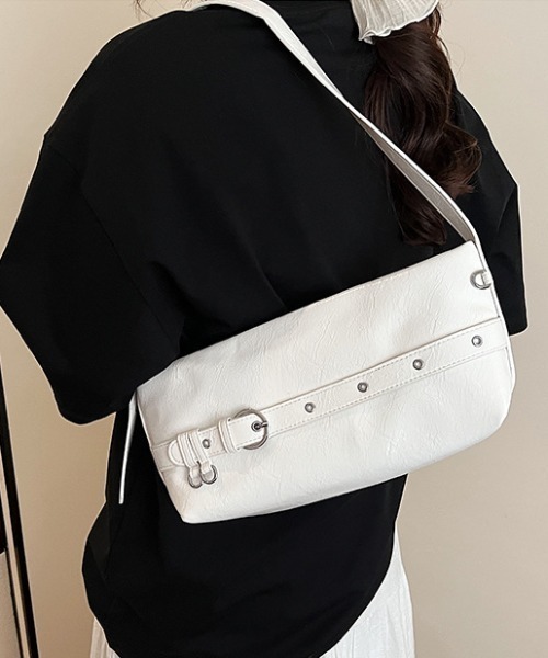 Vipoa(ヴィポア)の「belt shoulder bag(ショルダーバッグ・レディース・ブラック/ホワイト/レッド/ブラウン・FREE)」の1枚目の写真