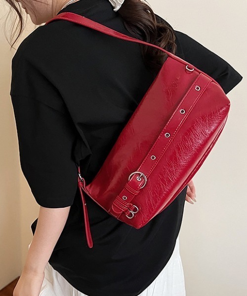 Vipoa(ヴィポア)の「belt shoulder bag(ショルダーバッグ・レディース・ブラック/ホワイト/レッド/ブラウン・FREE)」の9枚目の写真
