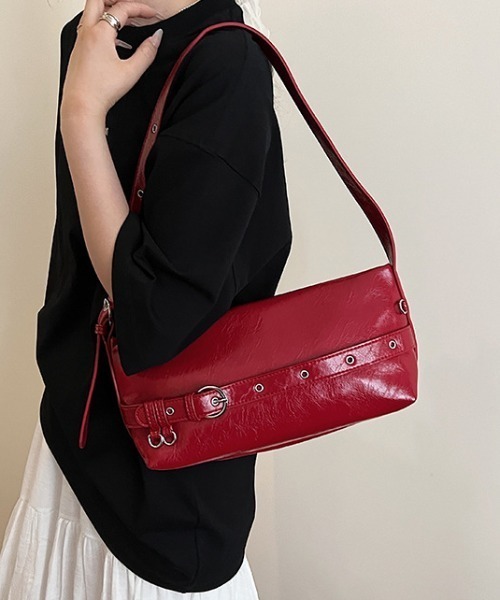 Vipoa(ヴィポア)の「belt shoulder bag(ショルダーバッグ・レディース・ブラック/ホワイト/レッド/ブラウン・FREE)」の8枚目の写真